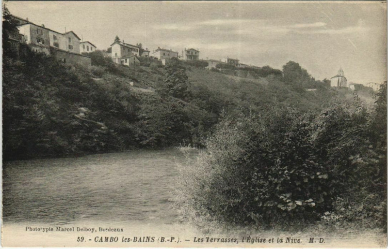 Carte postale ancienne Cambo les Bains Les Terrasses, l'Eglise France à Cambo-les-Bains