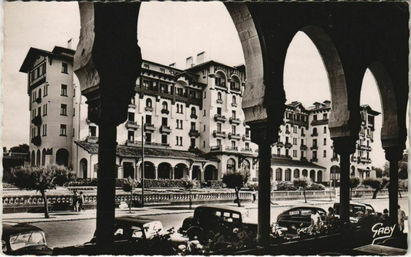 Carte postale ancienne Hendaye L'Hotel Eskualduna vu du Casino France à Hendaye