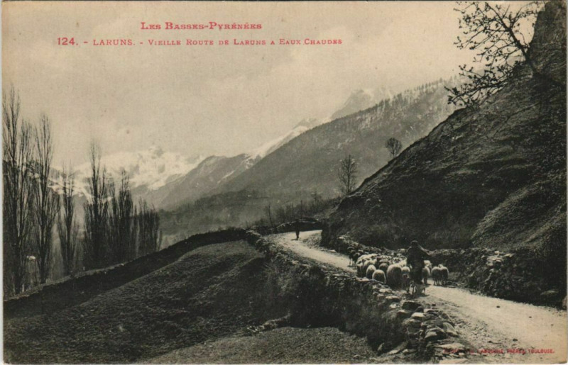 Carte postale ancienne Laruns Vieille Route de Laruns France à Laruns