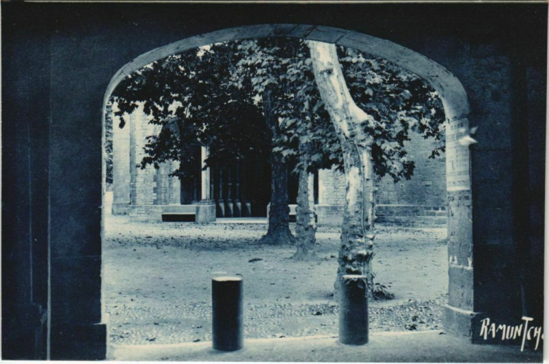 Carte postale ancienne Sauveterre de Bearn Porche du Vieux Marche France