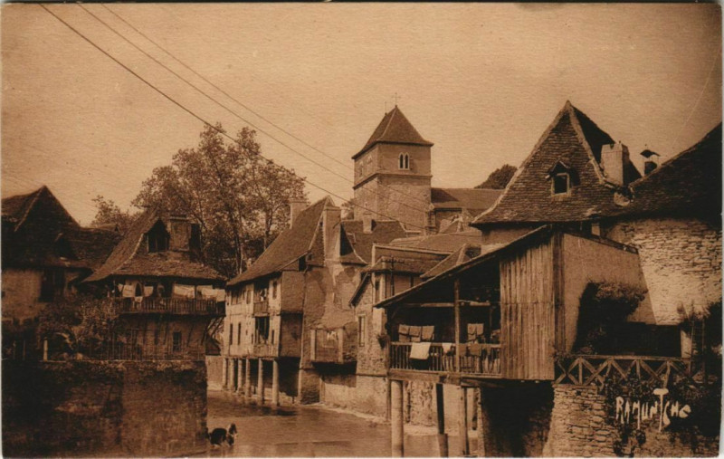 Carte postale ancienne Salies de Bearn Vieilles Maisons France