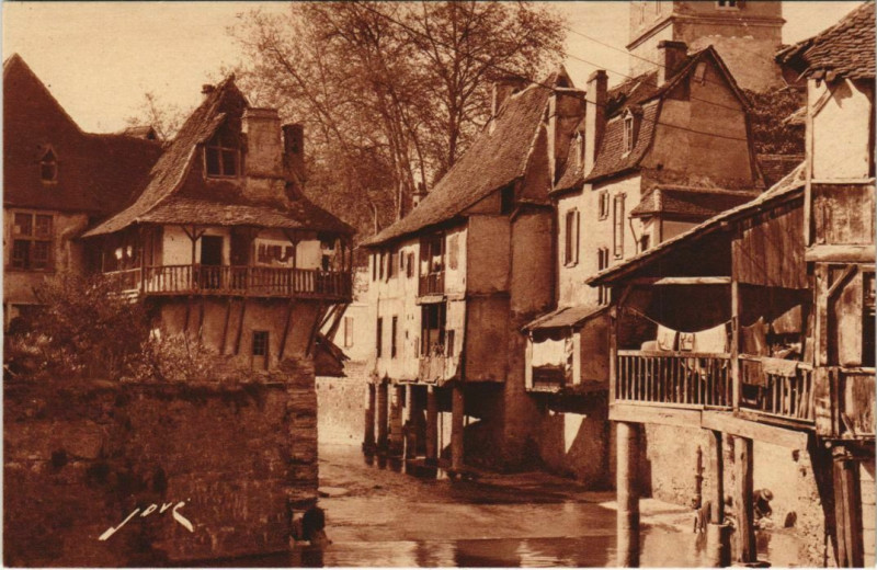 Carte postale ancienne Salies de Bearn Detail de vieilles maisons France