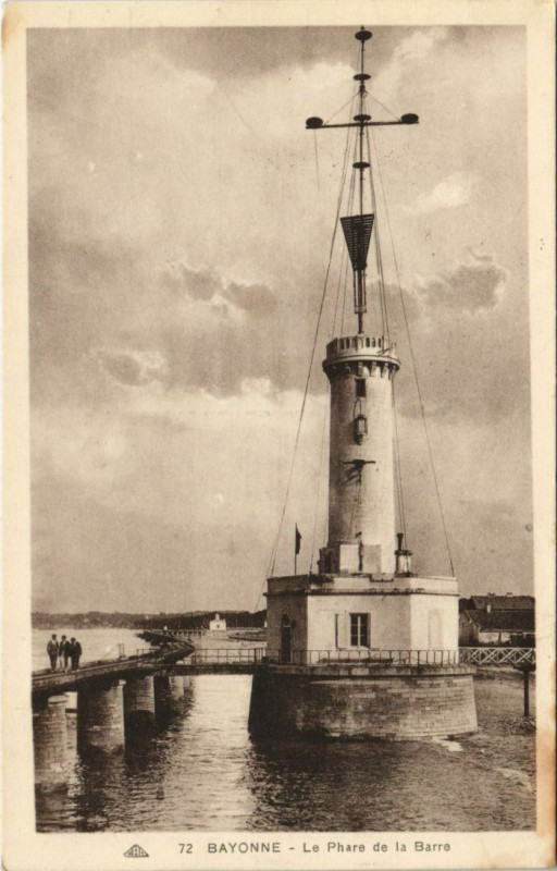 Carte postale ancienne Bayonne Le Phare de la Barre France à Bayonne
