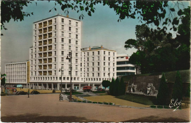 Carte postale ancienne Bayonne Le Monument aux Morts France à Bayonne