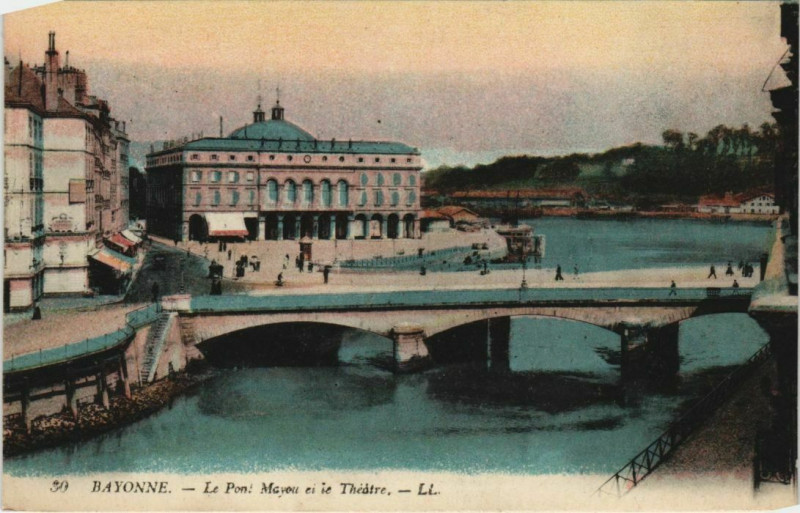 Carte postale ancienne Bayonne Le Pont Mayou et le Theatre France à Bayonne