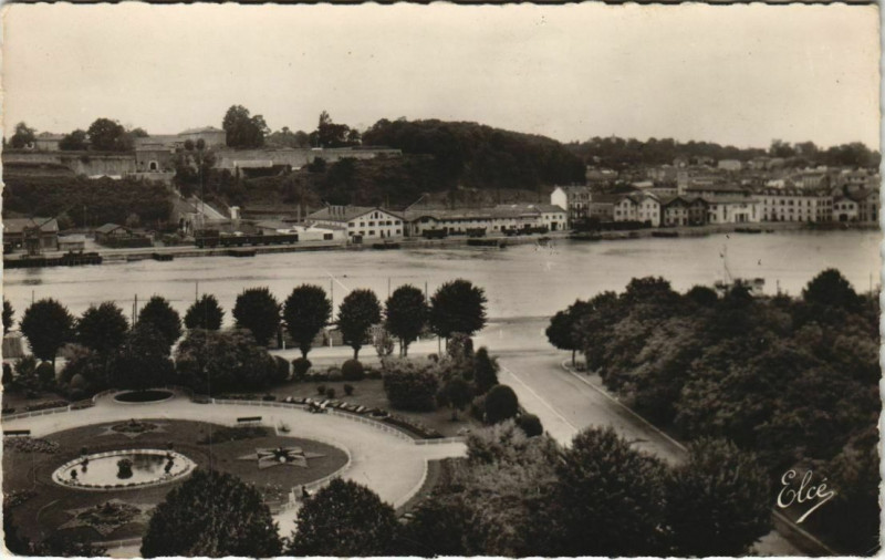 Carte postale ancienne Bayonne Les Jardins et la Citadelle France à Bayonne