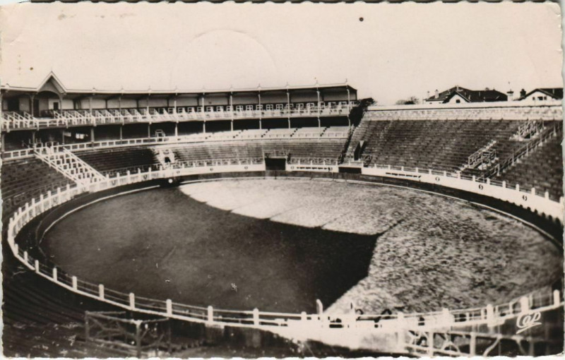 Carte postale ancienne Bayonne Les Arenes, interieur France à Aren