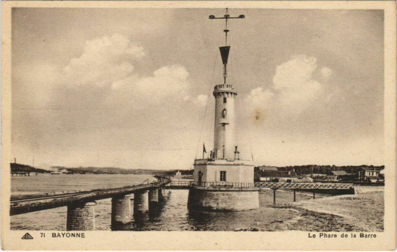 Carte postale ancienne Bayonne Le Phare de la Barre France à Bayonne