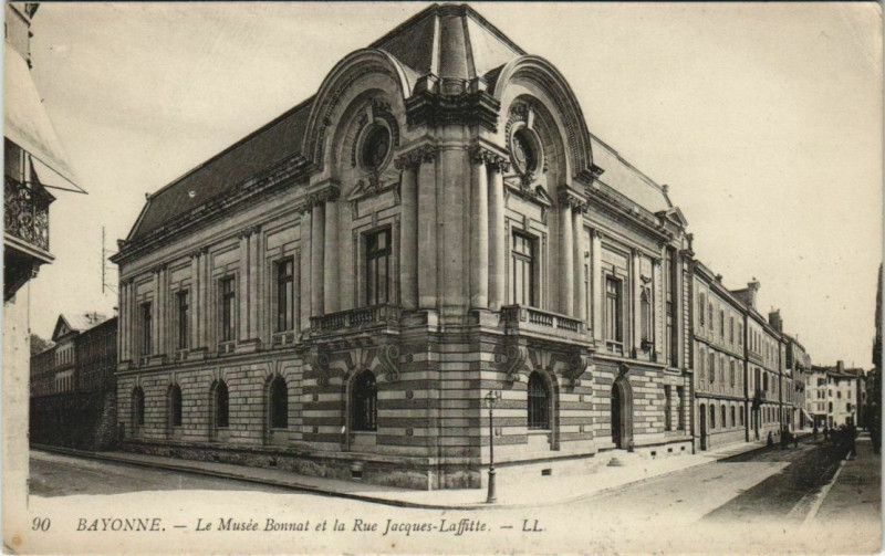 Carte postale ancienne Bayonne Le Musee Bonnat et la Rue Jacques Laffitte France à Bayonne