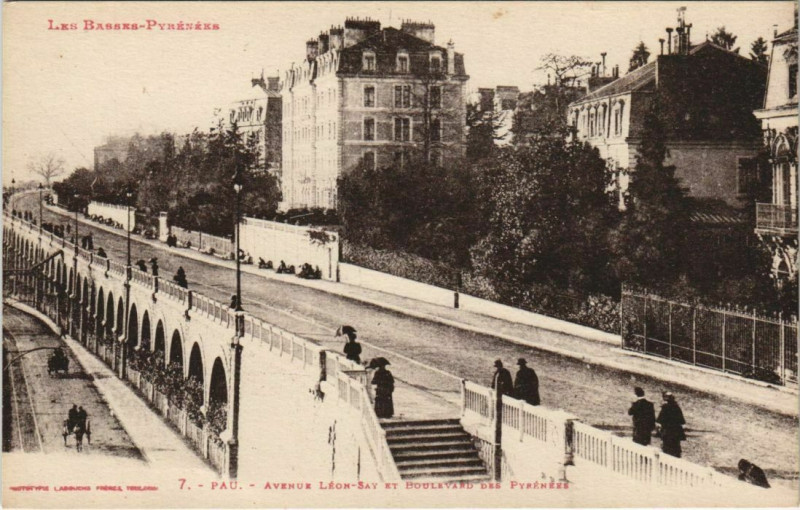 Carte postale ancienne Pau Avenue Leon-Say et Boulevard France à Pau
