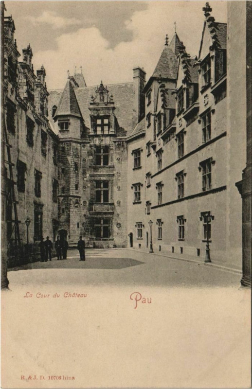 Carte postale ancienne Pau La Cour du Chateau France à Pau