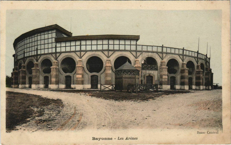 Carte postale ancienne Bayonne Les Arenes France à Aren
