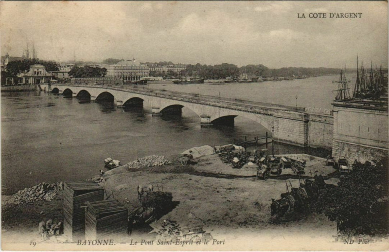 Carte postale ancienne Bayonne Le Pont Saint-Esprit et le Port France à Bayonne