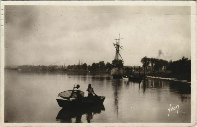 Carte postale ancienne Bayonne Les bords de l'Adour France à Bayonne