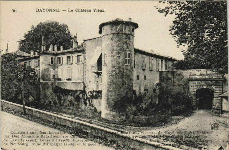 Carte postale ancienne Bayonne Le Chateau Vieux France à Bayonne