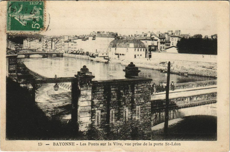 Carte postale ancienne Bayonne Les Ponts s la Vive France à Bayonne