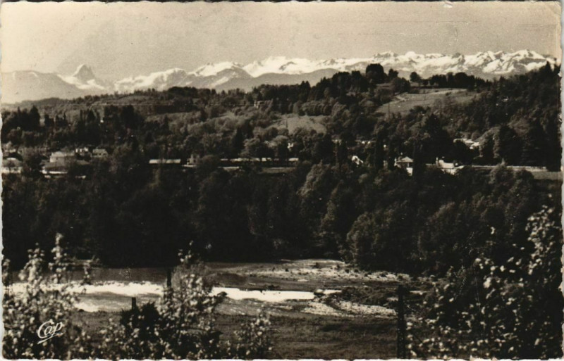 Carte postale ancienne Pau La Chaine des Pyrenees France à Pau