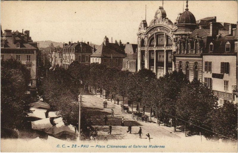 Carte postale ancienne Pau Place Clemenceau France à Pau