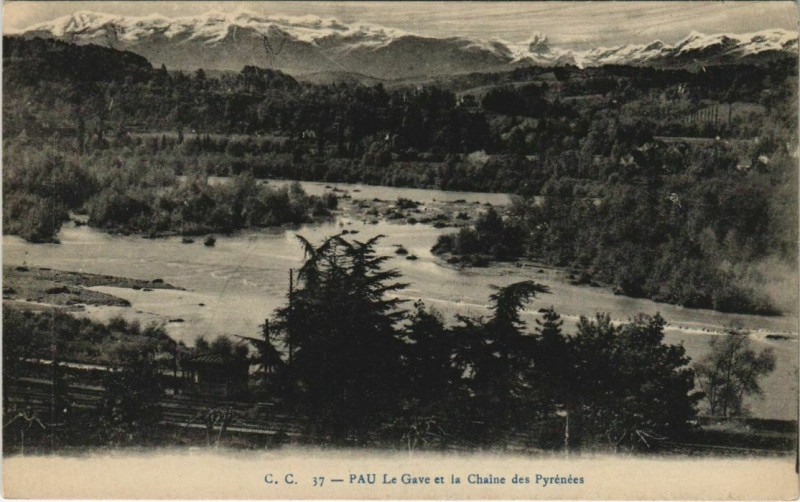 Carte postale ancienne Pau Le Gave et la Chaine des Pyrenees France à Pau