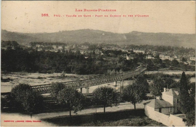 Carte postale ancienne Pau Pont du Chemin de Fer d'Oloron France à Pau
