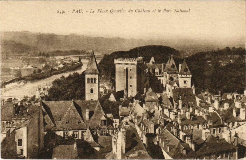 Carte postale ancienne Pau Le Vieux Quartier du Chateau France à Pau