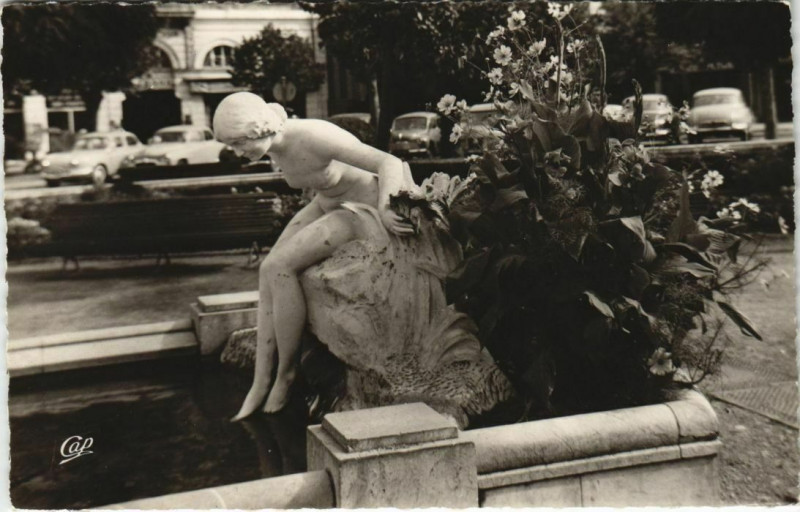 Carte postale ancienne Pau La Baigneuse France à Pau