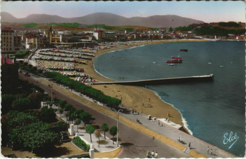 Carte postale ancienne St.Jean de Luz Vue Generale de la Plage France