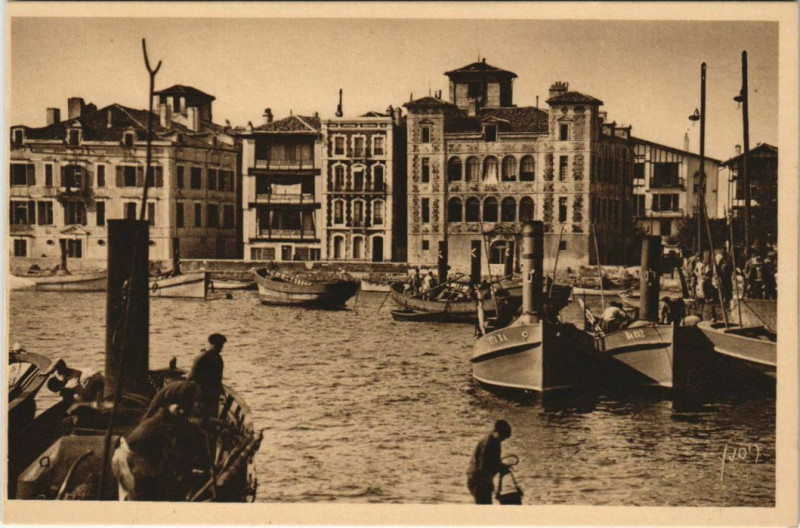 Carte postale ancienne St.Jean de Luz Le Pont et la Maison France