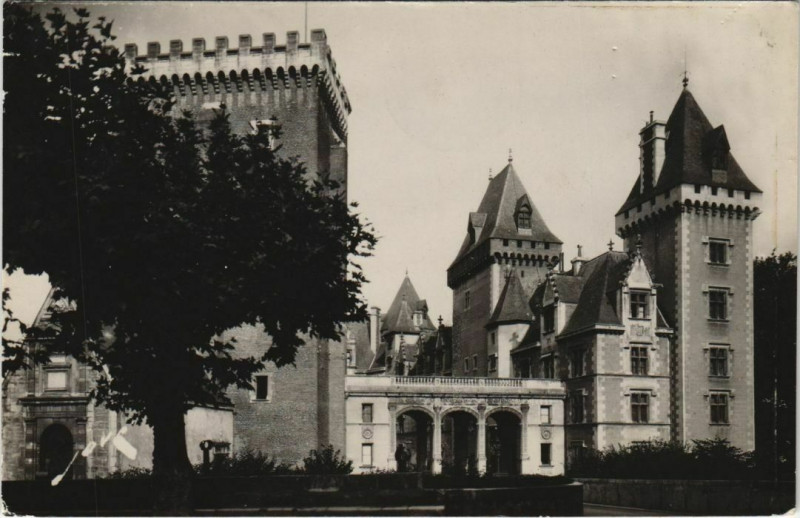 Carte postale ancienne Pau Le Chateau France à Pau