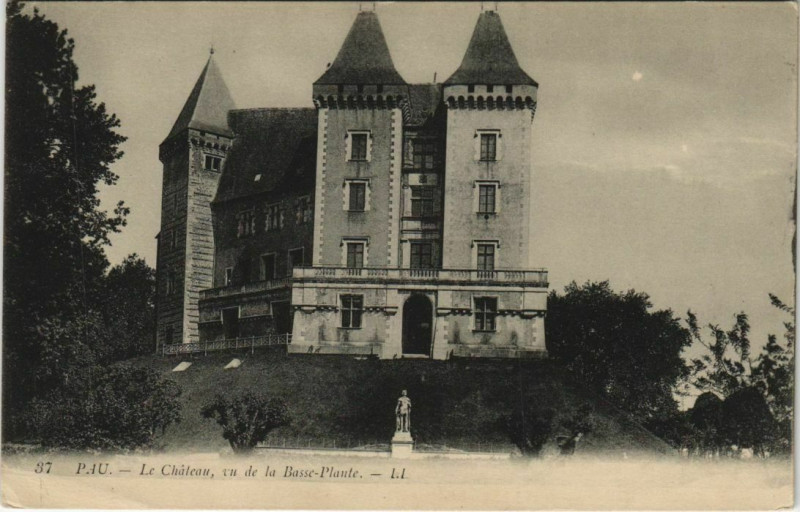 Carte postale ancienne Pau Le Chateau, vu de la Basse-Plante France à Pau