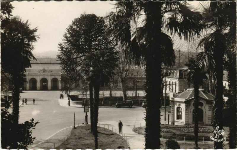 Carte postale ancienne Pau La Gare vue de la Palmeraie France à Pau