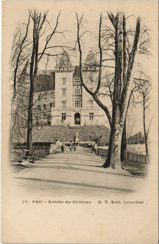 Carte postale ancienne Pau Entree du Chateau France à Pau