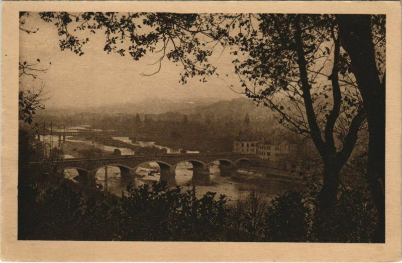 Carte postale ancienne Pau La Vallee du Gave vue du Parc France à Pau