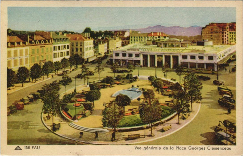 Carte postale ancienne Pau Vue Generale de la Place France à Pau
