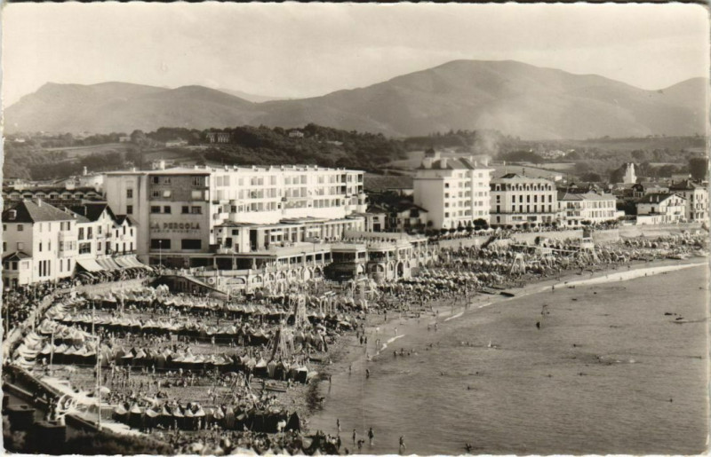 Carte postale ancienne St.Jean de Luz Vue Generale de la Plage France