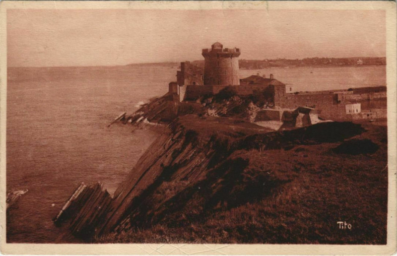 Carte postale ancienne St.Jean de Luz Le Vieux Fort du Socoa France