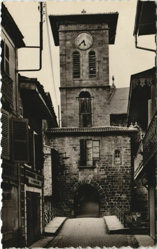 Carte postale ancienne St Jean Pied de Port Eglise fortifiee France