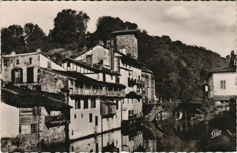 Carte postale ancienne St Jean Pied de Port Maisons Basques France