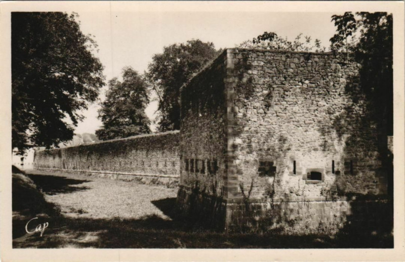 Carte postale ancienne St Jean Pied de Port Enceinte des Premiers Remparts France