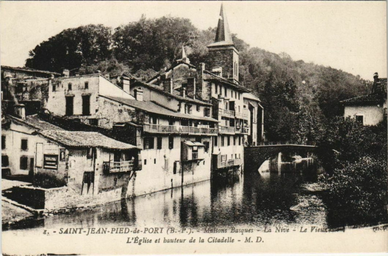 Carte postale ancienne St Jean Pied de Port Maisons Basques France