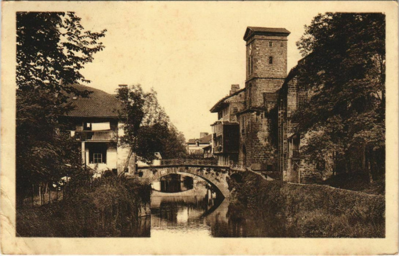 Carte postale ancienne St Jean Pied de Port Vue du Pont s la Nive France