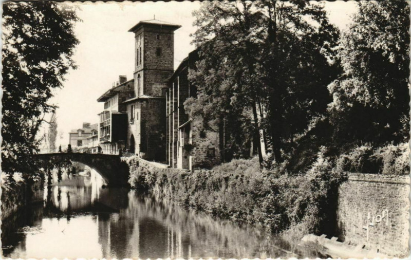 Carte postale ancienne St Jean Pied de Port La Nive, le pont d'Espagne France
