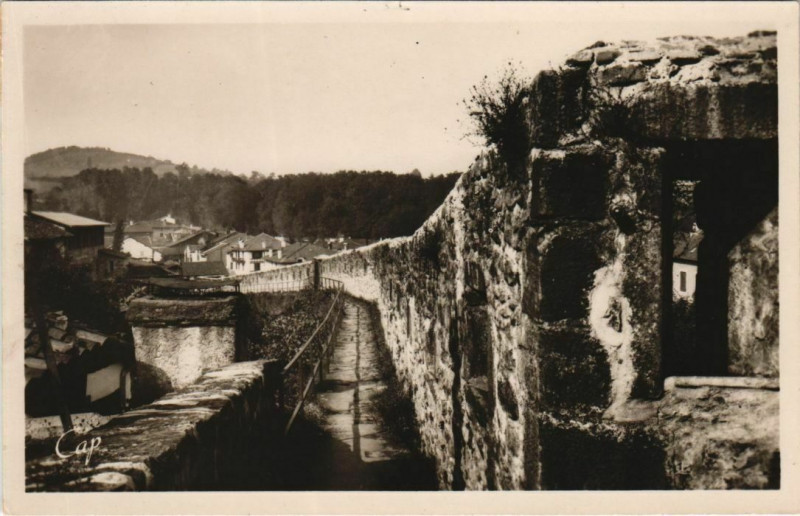 Carte postale ancienne St Jean Pied de Port Remparts de la Citadelle France