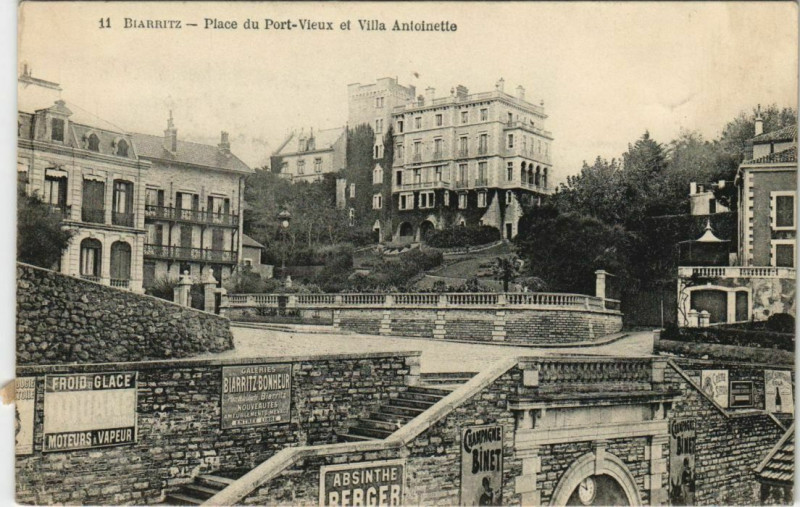 Carte postale ancienne Biarritz Place du Port Vieux France à Biarritz
