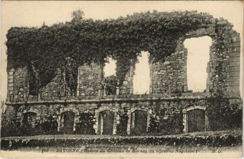 Carte postale ancienne Bayonne Ruines du Chateau de Maracq à Bayonne