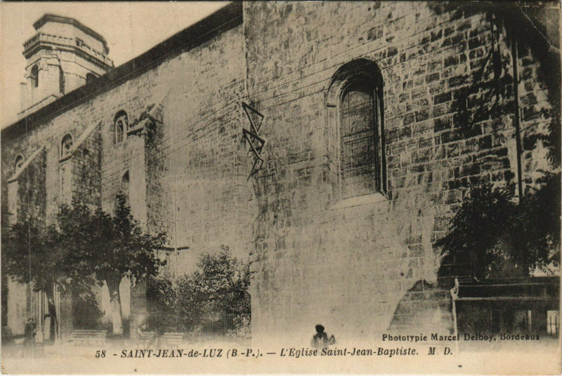 Carte postale ancienne Saint-Jean-de-Luz L'Eglise Saint-Jean-Baptiste à Saint-Jean-de-Luz