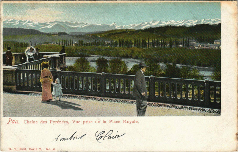 Carte postale ancienne Pau Chaine des Pyrenees - Vue prise de la Place Royale à Pau