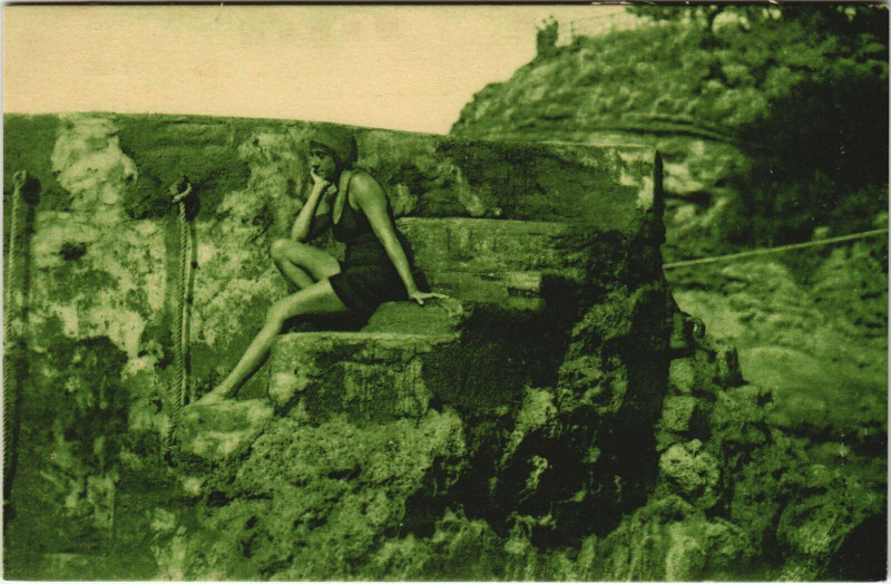Carte postale ancienne Biarritz Baigneuses - Avant le Plongeon à Biarritz