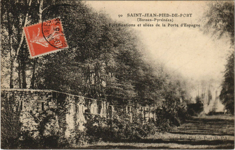 Carte postale ancienne Saint-Jean-Pied-de-Port Fortifications - Allees - Porte d'Espagne à Saint-Jean-Pied-de-Port