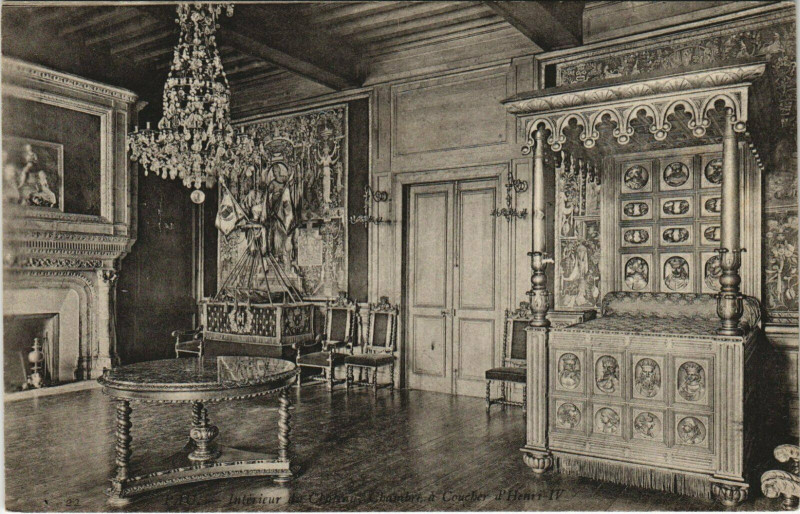 Carte postale ancienne Pau Interieur du Chateau - Chambre - A Coucher d'Henri Iv à Pau